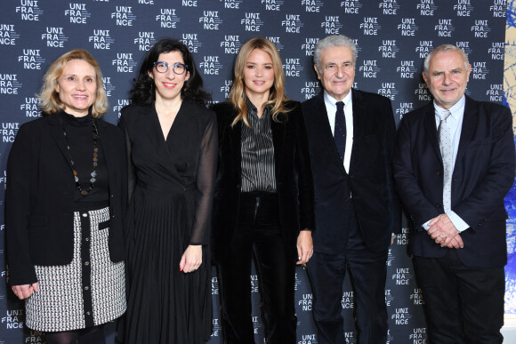 Daniela Elstner, directrice générale de Unifrance, Rima Abdul Malak, ministre de la Culture, Virginie Efira, Serge Toubiana, président de Unifrance et Hervé Michel, vice-président de Unifrance - Virginie Efira reçoit le French Cinema Award lors d'une cérémonie au ministère de La Culture à Paris le 12 janvier 2023. © Giancarlo Gorassini / Bestimage 