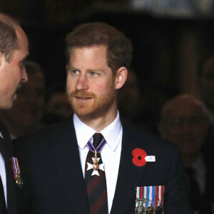 Le prince William, duc de Cambridge, et le prince Harry à la sortie de l'abbaye de Westminster pour le service commémoratif de L'ANZAC Day à Londres. Le 25 avril 2018 