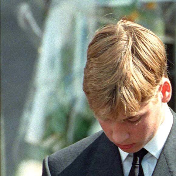 Le prince William et le prince Harry à Buckingham Palace pour les funérailles de Diana en 1997