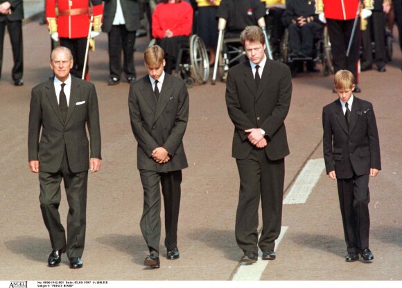 Le prince William, le price Philip, le prince Harry et Charles Spencer - Funérailles de Lady Diana en 1997