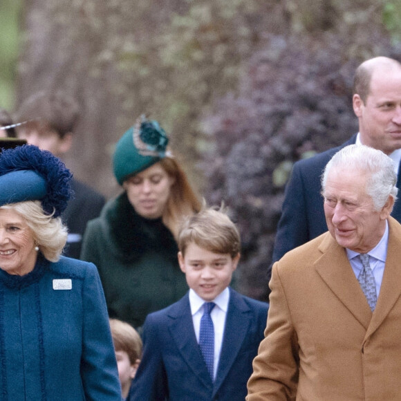 Le roi Charles III d'Angleterre, Camilla Parker Bowles, reine consort d'Angleterre, le prince George de Galles, le prince William, prince de Galles, et Catherine (Kate) Middleton, princesse de Galles, - La famille royale d'Angleterre assiste au service religieux de Noël à l'église St Mary Magdalene à Sandringham, Norfolk, Royaume Uni, le 25 décembre 2022. 