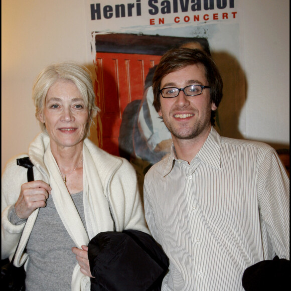 Françoise Hardy et son fils Thomas Dutronc - Henri Salvador tire sa révérence et fait ses adieux à la scène lors d'un concert au palais des congrès de Paris le 21 décembre 2007