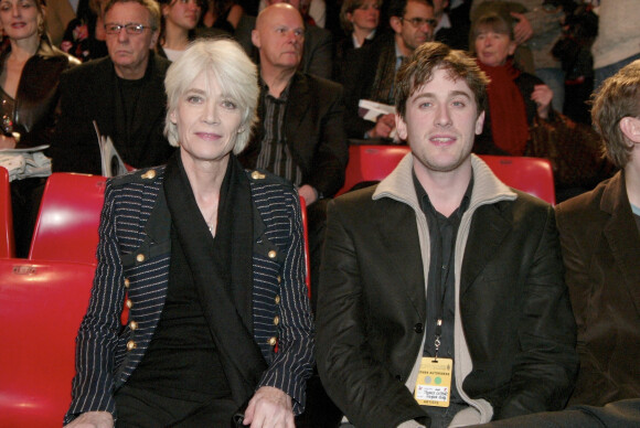 Archives - Françoise Hardy et son fils Thomas Dutronc - En France, à Paris, lors des 20ème victoires de la musique au Zénith en 2005