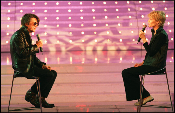 Jacques Dutronc en duo avec Françoise Hardy, inviés de l'émission de Michel Drucker à Paris le 8 mai 2000