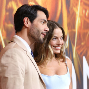 Diego Calva et Margot Robbie à la première du film "Babylon" à Sydney le 16 janvier 2023