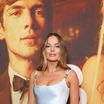 Margot Robbie dans la même robe Versace que Carla Bruni : une différence de taille choque les internautes !