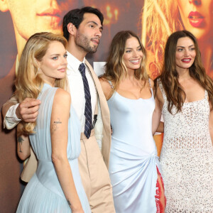 Samara Weaving, Diego Calva, Margot Robbie, Phoebe Tonkins à la première du film "Babylon" à Sydney en Australie le 15 janvier 2022. 