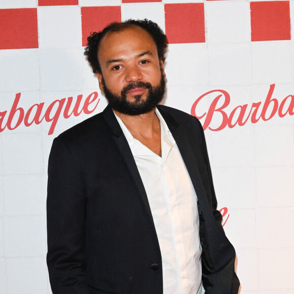 Fabrice Éboué à la première du film "Barbaque" au cinéma Pathé Wepler à Paris, le 19 octobre 2021. © Guirec Coadic/Bestimage