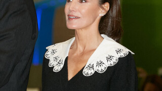 Letizia d'Espagne : Col Claudine XXL, bijoux hors de prix et look 100% noir... La reine ultra-stylée à Madrid !