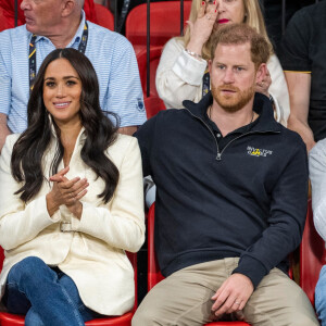 Le prince Harry et Meghan Markle assistent à la finale d'athlétisme, au deuxième jour des Invictus Games à La Haye