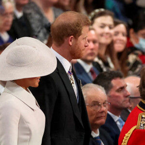 Le prince Harry, duc de Sussex, et Meghan Markle, duchesse de Sussex - Les membres de la famille royale et les invités lors de la messe célébrée à la cathédrale Saint-Paul de Londres, dans le cadre du jubilé de platine (70 ans de règne) de la reine Elisabeth II d'Angleterre. Londres, le 3 juin 2022. 