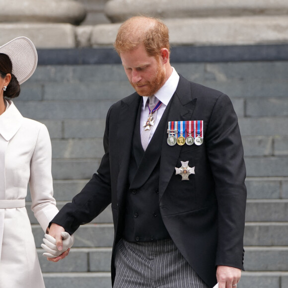 Le prince Harry et Meghan Markle - Les membres de la famille royale et les invités lors de la messe du jubilé, célébrée à la cathédrale Saint-Paul de Londres le 3 juin 2022 