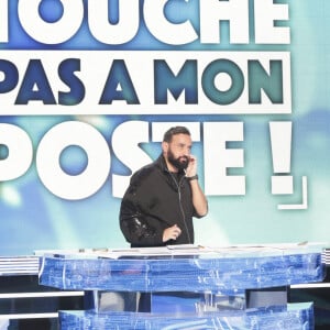 Exclusif - Cyril Hanouna sur le plateau de l'émission TPMP (Touche Pas à Mon Poste) présentée en direct par C.Hanouna et diffusée sur C8 - Paris le 9 janvier 2023 - © Jack Tribeca / Bestimage 