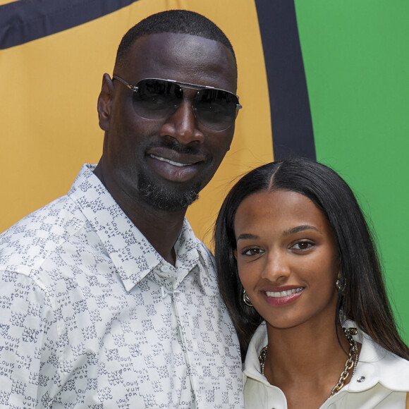 Omar Sy et sa fille Selly lors du défilé de mode Homme printemps-été 2023 Louis Vuitton dans la cour Carrée du Louvre à Paris, France, le 23 juin 2022. © Olivier Borde / Bestimage 