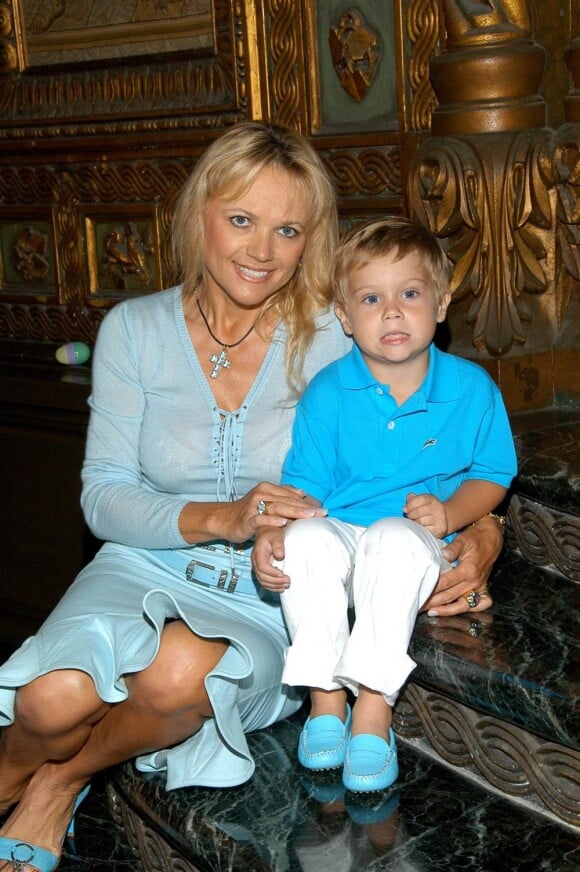 Anna Kournikova : sa mère a été inculpée de négligence parentale (photo : Alla Kournikova et son fils Allan)