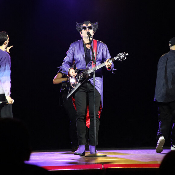 Exclusif - Mini Concert de Matthieu Chedid alias M, Bigflo et Oli - Première du film Astérix et Obélix "L'Empire du Milieu" au cinéma Le Grand Rex à Paris le 15 janvier 2023. © Bertrand Rindoff / Bestimage 