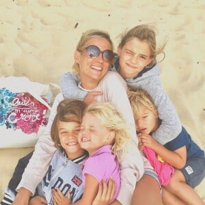 Elodie Gossuin avec ses quatre enfants