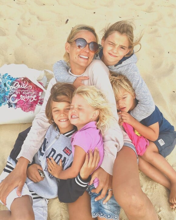Elodie Gossuin avec ses quatre enfants