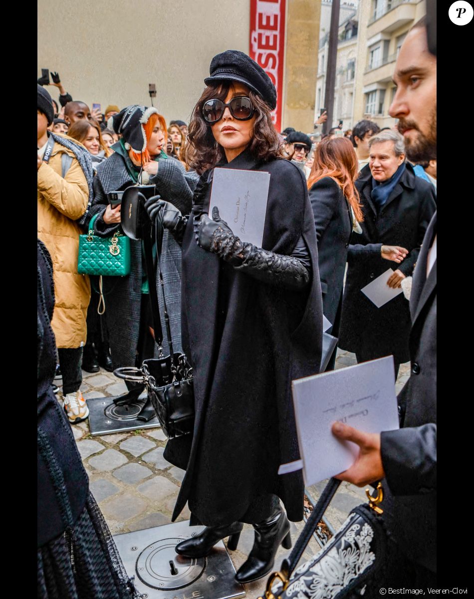 Isabelle Adjani - Arrivées au défilé de mode Haute-Couture Christian Dior au musée Rodin lors de la Fashion Week de Paris, France. © Veeren-Clovis/Bestimage