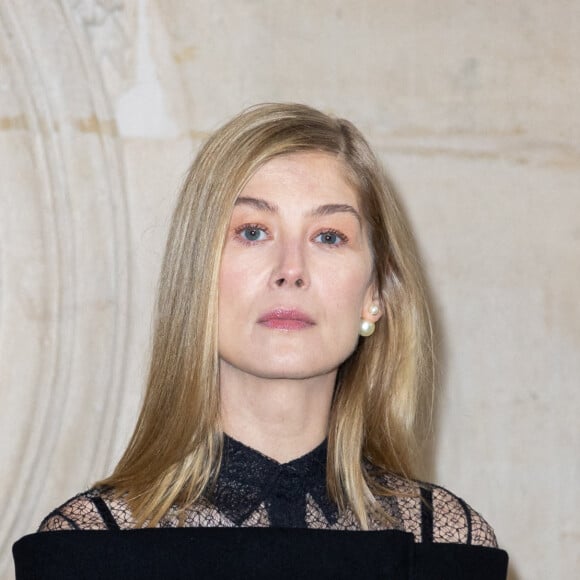 Rosamund Pike - Photocall au défilé de mode Haute-Couture Christian Dior au musée Rodin lors de la Fashion Week Printemps-été 2023 de Paris, France, le 23 janvier 2023. © Olivier Borde/Bestimage 