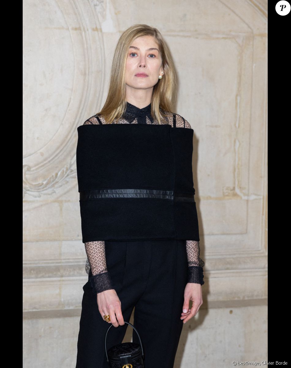 Rosamund Pike - Photocall au défilé de mode Haute-Couture Christian Dior au musée Rodin lors de la Fashion Week Printemps-été 2023 de Paris, France, le 23 janvier 2023. © Olivier Borde/Bestimage