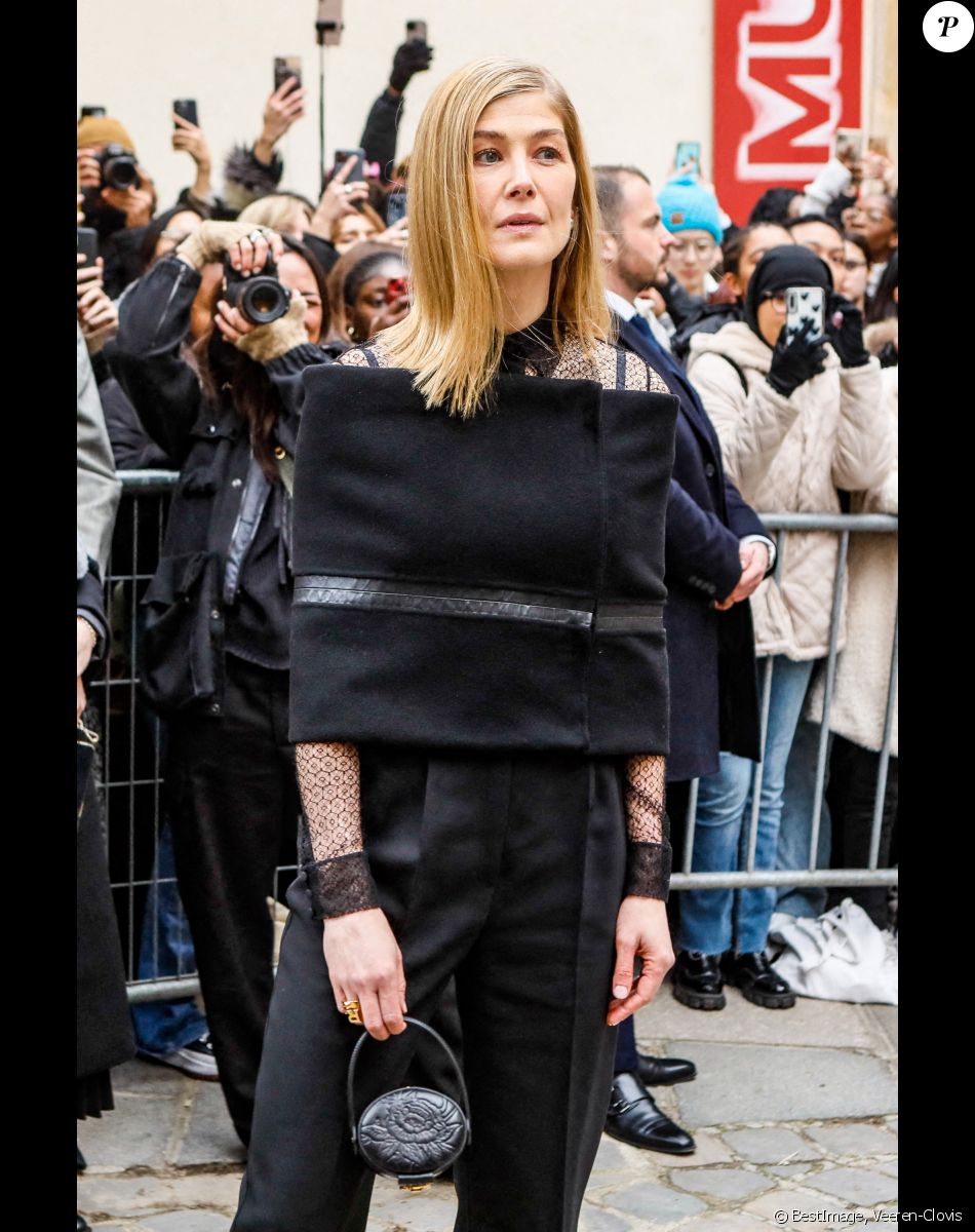 Rosamund Pike - Arrivées au défilé de mode Haute-Couture Christian Dior au musée Rodin lors de la Fashion Week Printemps-été 2023 de Paris, France, le 23 janvier 2023. © Veeren-Clovis/Bestimage