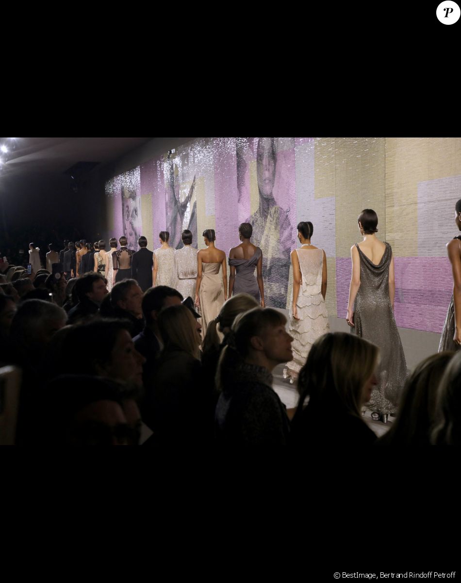 Les models défilent à la fin du show - Défilé de mode Haute-Couture Christian Dior au musée Rodin lors de la Fashion Week Printemps-été 2023 de Paris, France, le 23 janvier 2023. © Bertrand Rindoff Petroff/Bestimage