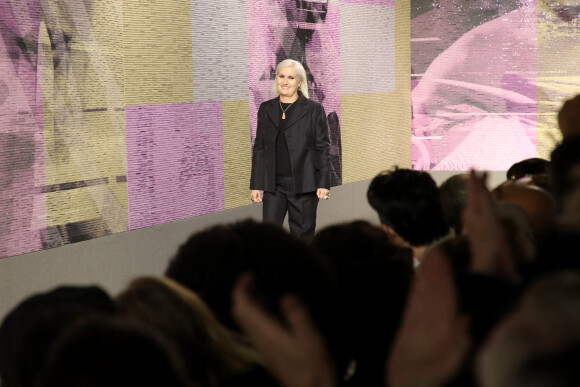 Maria Grazia Chiuri salut le public à la fin du défilé - Défilé de mode Haute-Couture Christian Dior au musée Rodin lors de la Fashion Week Printemps-été 2023 de Paris, France, le 23 janvier 2023. © Bertrand Rindoff Petroff/Bestimage 
