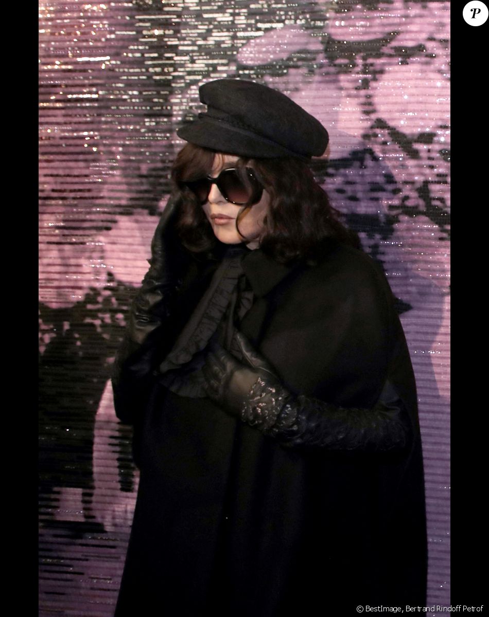 Isabelle Adjani - Photocall au défilé de mode Haute-Couture Christian Dior au musée Rodin lors de la Fashion Week Printemps-été 2023 de Paris, France, le 23 janvier 2023. © Bertrand Rindoff Petroff/Bestimage