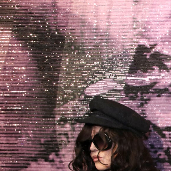 Isabelle Adjani et Camille Cottin - Photocall au défilé de mode Haute-Couture Christian Dior au musée Rodin lors de la Fashion Week Printemps-été 2023 de Paris, France, le 23 janvier 2023. © Bertrand Rindoff Petroff/Bestimage