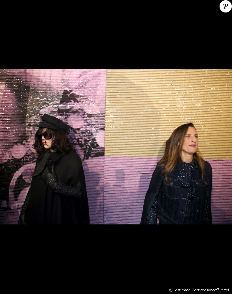 Isabelle Adjani et Camille Cottin - Photocall au défilé de mode Haute-Couture Christian Dior au musée Rodin lors de la Fashion Week Printemps-été 2023 de Paris, France, le 23 janvier 2023. © Bertrand Rindoff Petroff/Bestimage