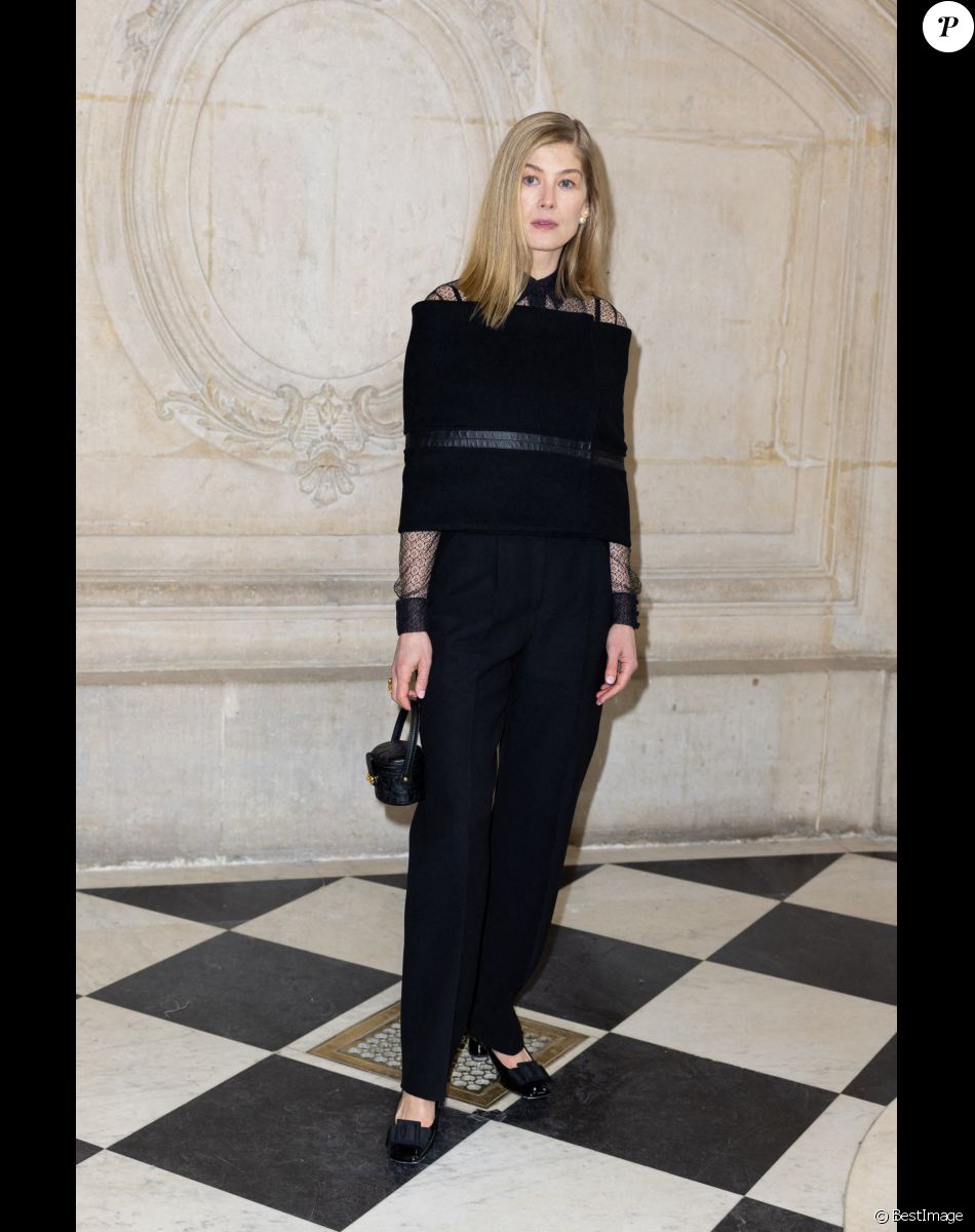 Rosamund Pike - Photocall au défilé de mode Haute-Couture Christian Dior au musée Rodin lors de la Fashion Week Printemps-été 2023 de Paris, France, le 23 janvier 2023. © Olivier Borde/Bestimage