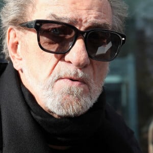 Exclusif - Eddy Mitchell quitte les studios de Radio France à Paris le 7 novembre 2022 © Jonathan Rebboah / Panoramic / Bestimage