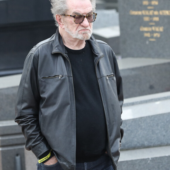 Eddy Mitchell lors des obsèques de Véronique Colucci au cimetière communal de Montrouge, le 12 avril 2018.