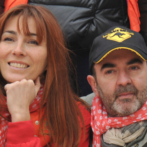 Bruno Solo et sa femme Veronique - Depart du Rallye Aicha des Gazelles du Maroc sur la place du Trocadero a Paris le 16 mars 2013. 