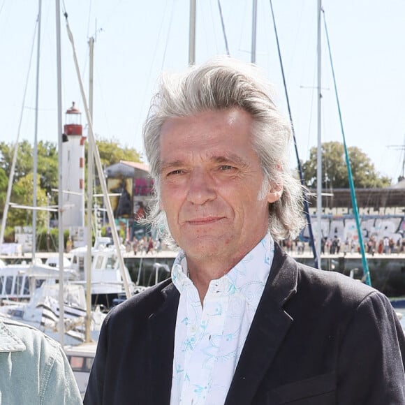 Bruno Solo et Yvan Le Bolloc'h au photocall de la série "Camera café" lors de la 24ème édition du Festival de la Fiction TV de La Rochelle, France, le 17 septembre 2022. © Patrick bernard/Bestimage 