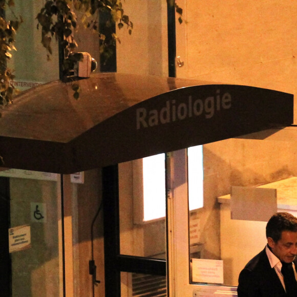 Nicolas Sarkozy venant rendre visite à Carla Bruni-Sarkozy qui vient d'accoucher de Giulia à la Clinique de la Muette à Paris en 2011