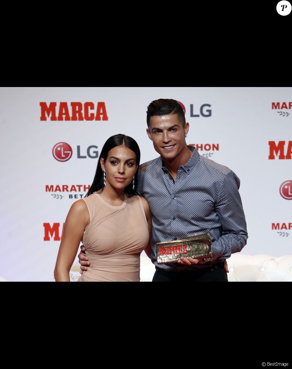 Cristiano Ronaldo et sa compagne Georgina Rodriguez assistent au Prix Marca Leyenda à Madrid en Espagne.