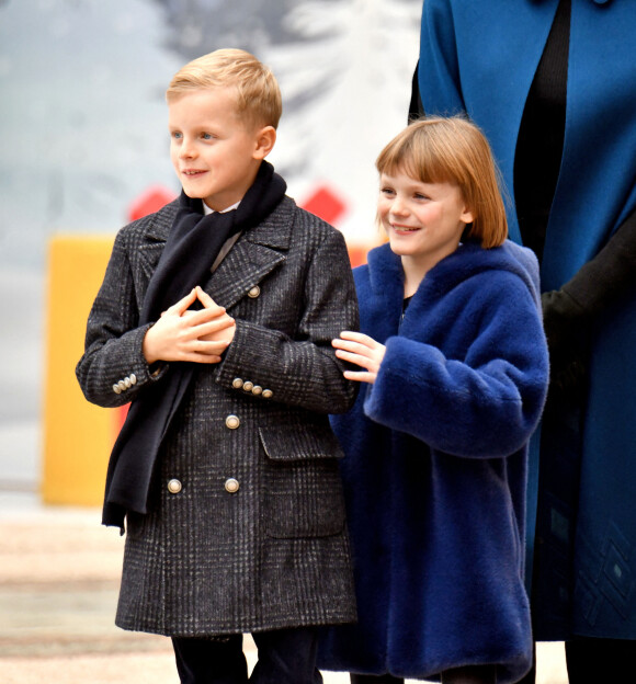 Le traditionnel arbre de Noël du Palais Princier de Monaco en présence du prince Albert II de Monaco, de la princesse Charlene et leurs deux enfants, la princesse Gabriella et le prince Jacques. Le couple princier et leurs enfants ont distribué cadeaux et friandises aux enfants monégasques, dans la cour du Palais, le 14 décembre 2022. © Bruno Bebert / Bestimage 