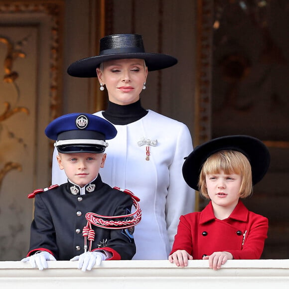La princesse Charlene de Monaco et ses enfants Le prince Jacques de Monaco, marquis des Baux et La princesse Gabriella de Monaco, comtesse de Carladès - La famille princière au balcon du palais lors de la Fête Nationale de la principauté de Monaco. © Dominique Jacovides / Bruno Bebert / Bestimage 