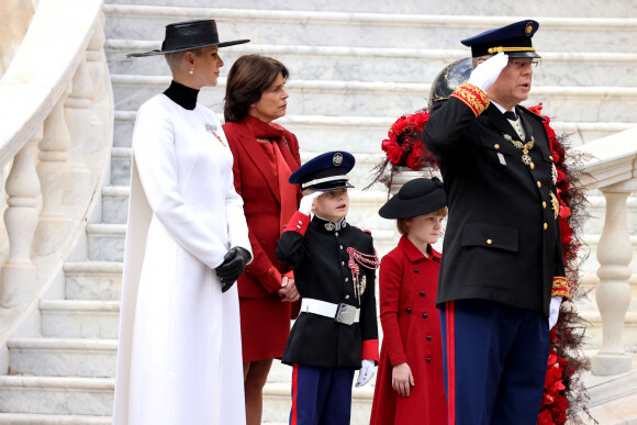 La princesse Charlène de Monaco, Le prince Jacques de Monaco, marquis des Baux, La princesse Stéphanie de Monaco, le prince Albert II , La princesse Gabriella de Monaco, comtesse de Carladès - La famille princière de Monaco dans la cour du palais lors de la Fête Nationale de la principauté de Monaco le 19 novembre 2022. © Dominique Jacovides / Bruno Bebert / Bestimage 