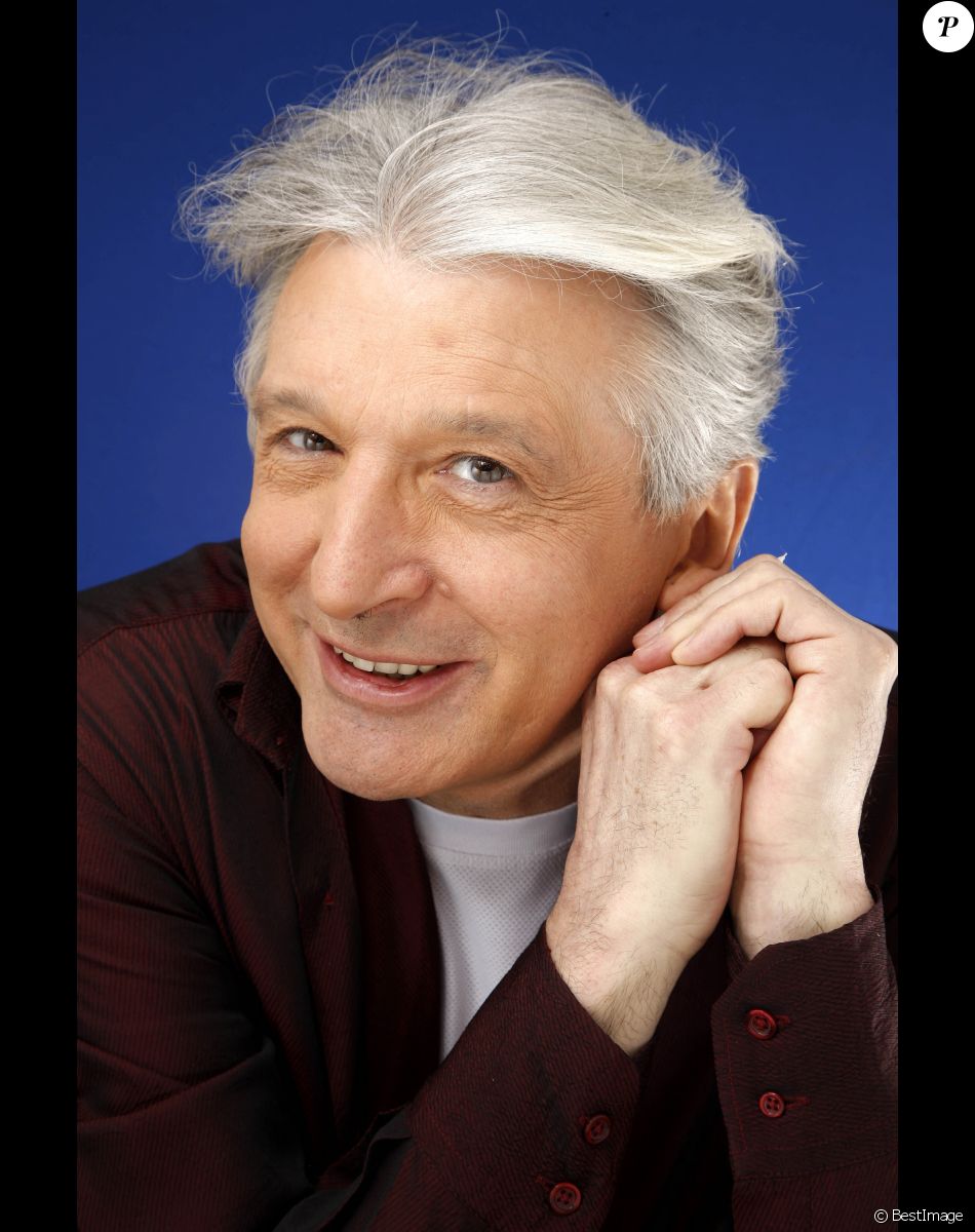 (Roger Louret célèbre producteur de spectacle et créateur de la troupe des Baladins en Agenais s'est éteint, emporté par une maladie foudroyante. )
