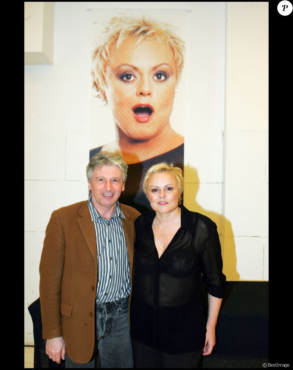 Info du 25/01/2023 (Roger Louret célèbre producteur de spectacle et créateur de la troupe des Baladins en Agenais s'est éteint à l'âge de 72 ans, emporté par une maladie foudroyante. ) - Muriel Robin et son metteur en scène Roger Louret.
