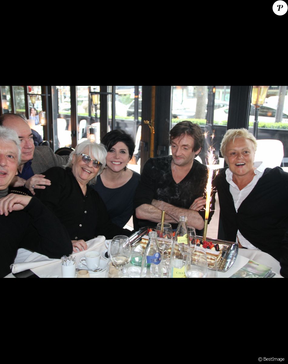 Exclusif - Prix Spécial - Roger Louret, Olivier Claverie, Catherine Lara, Liane Foly, Pierre Palmade et Muriel Robin lors du déjeuner d'anniversaire de Pierre Palmade au restaurant Le Fouquet's à Paris, le 30 mars 2015. Pierre Palmade a eu 47 ans le 23 mars dernier.