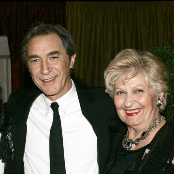 Richard Berry et sa soeur Marie, avec leurs parents Stella et Maurice - 23ème nuit des neiges à Crans Montana. L'édition 2006 était consacrée à deux associations dont la vocation est de militer en faveur des dons d'organes "Tackers" et "AirG France", parrainée par Richard Berry.