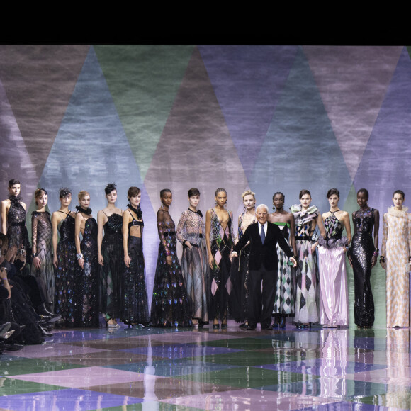 Le styliste Giorgio Armani - Personnalités dans les backstage du défilé de mode Haute-Couture "Giorgio Armani Privé" lors de la fashion week de Paris. Le 24 janvier 2023 
