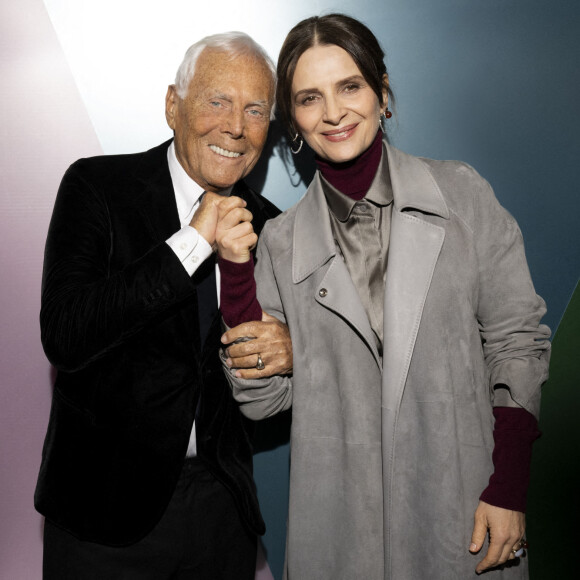 Giorgio Armani, Juliette Binoche - Personnalités dans les backstage du défilé de mode Haute-Couture "Giorgio Armani Privé" lors de la fashion week de Paris. Le 24 janvier 2023 