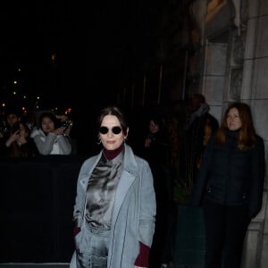 Juliette Binoche - People au défilé Armani Privé Collection Haute Couture Printemps/Eté 2023" lors de la Fashion Week de Paris (PFW) à la Garde Républicaine le 24 janvier 2023. © Christophe Clovis / Veeren / Bestimage 