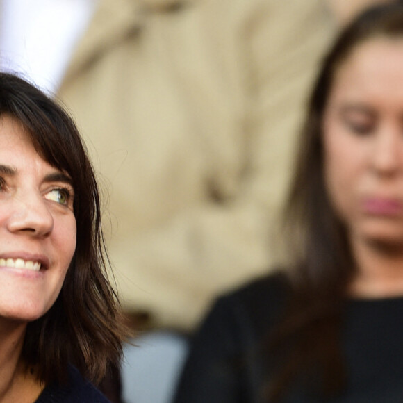 Estelle Denis dans les tribunes lors du match de championnat de Ligue 1 Conforama opposant le Paris Saint-Germain au Racing Club de Strasbourg Alsace au Parc des princes à Paris, France, le 14 septembre 2019. Le PSG a gagné 1-0. © Jean-Baptiste Autissier/Panoramic/Bestimage 