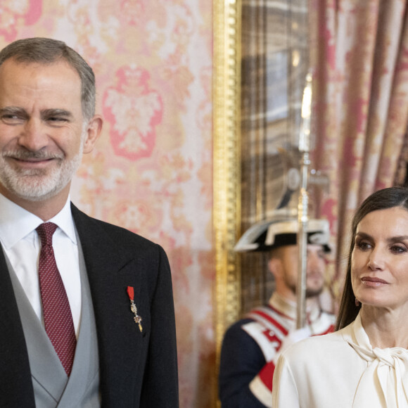 Le roi Felipe VI et la reine Letizia, lors de la réception du corps diplomatique accrédité en Espagne, au Palais Royal à Madrid, le 25 janvier 2023.